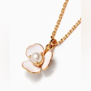 NWT Kate Spade Bouquet Toss Mini White Flower Pendant Necklace